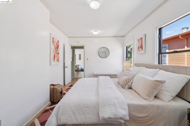 2328 Bartlett St, Oakland, CA 94601