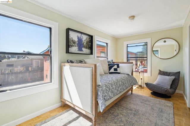2328 Bartlett St, Oakland, CA 94601