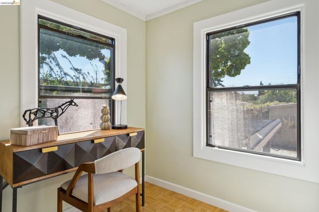 2328 Bartlett St, Oakland, CA 94601