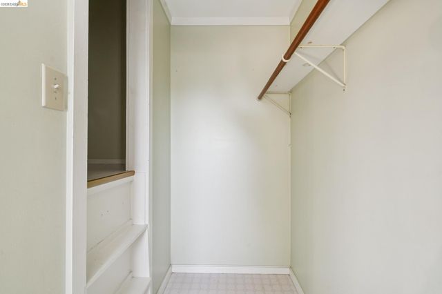 2328 Bartlett St, Oakland, CA 94601