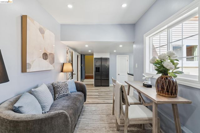 2328 Bartlett St, Oakland, CA 94601