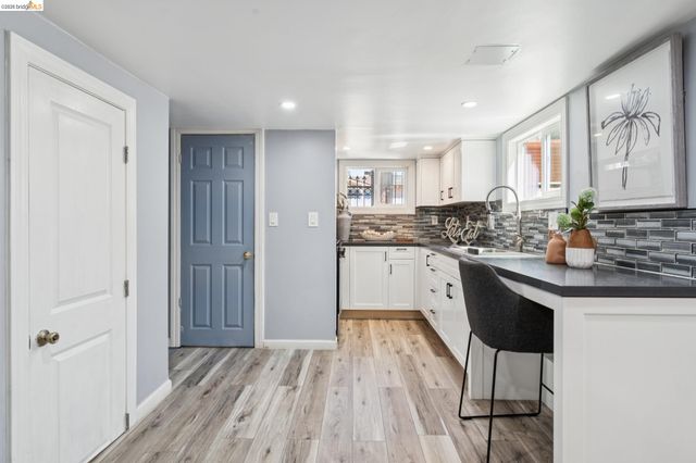 2328 Bartlett St, Oakland, CA 94601