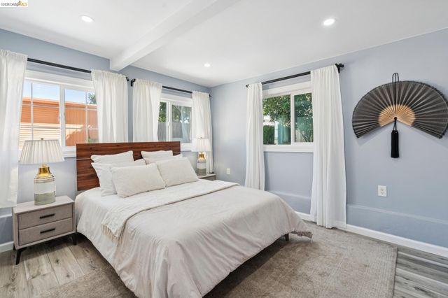 2328 Bartlett St, Oakland, CA 94601