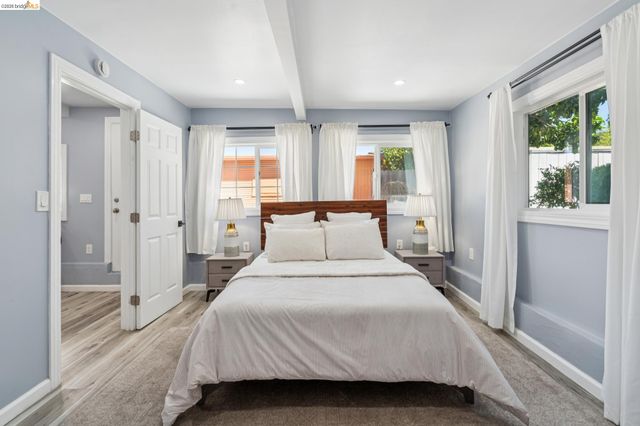 2328 Bartlett St, Oakland, CA 94601