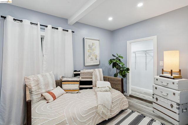 2328 Bartlett St, Oakland, CA 94601