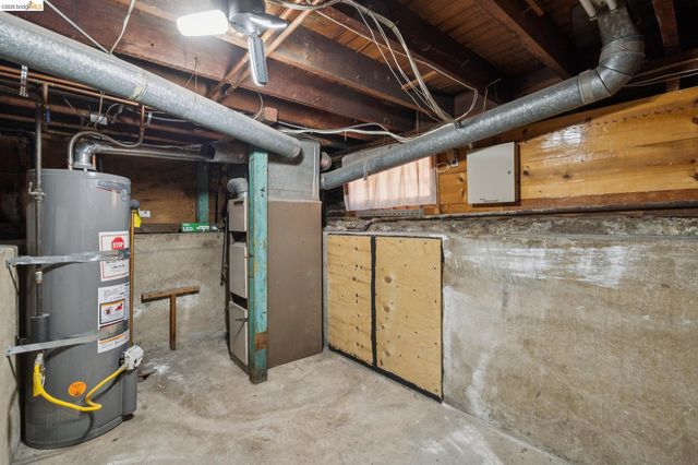 2328 Bartlett St, Oakland, CA 94601