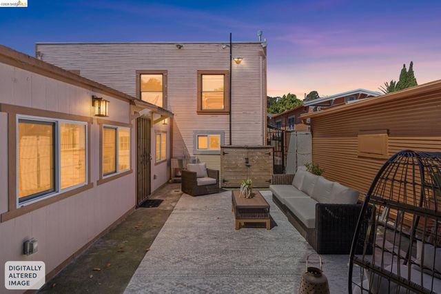 2328 Bartlett St, Oakland, CA 94601