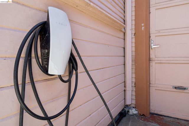 2328 Bartlett St, Oakland, CA 94601