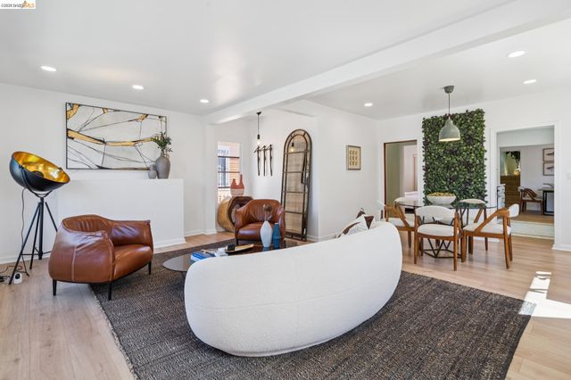 2328 Bartlett St, Oakland, CA 94601