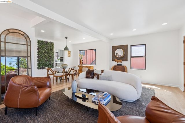 2328 Bartlett St, Oakland, CA 94601