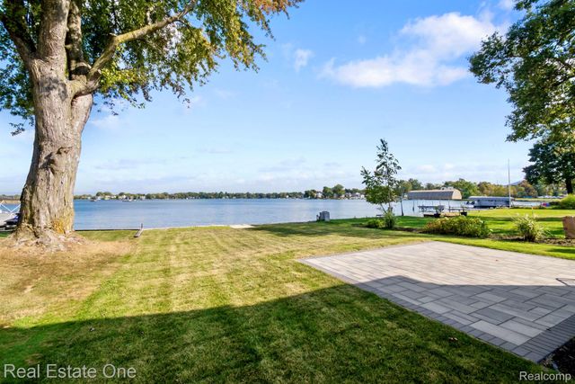 1517 KESSLER Avenue, Waterford Twp, MI 48320