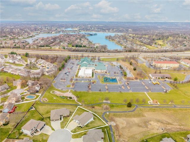 1100 NE Goshen Court, Lee's Summit, MO 64064