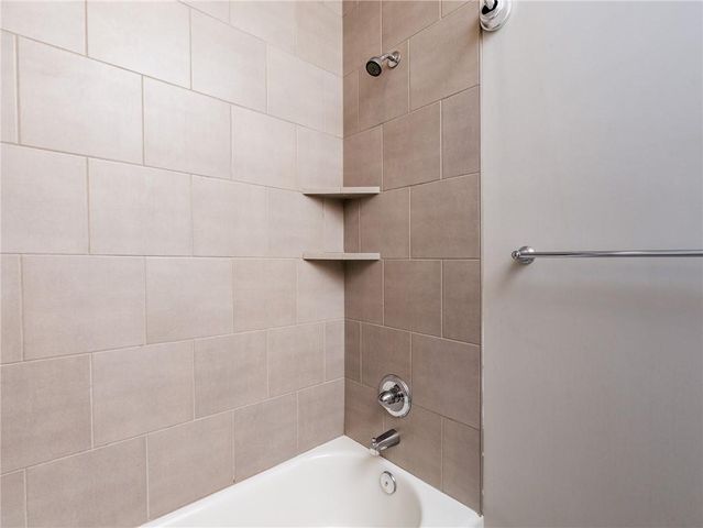 1100 NE Goshen Court, Lee's Summit, MO 64064