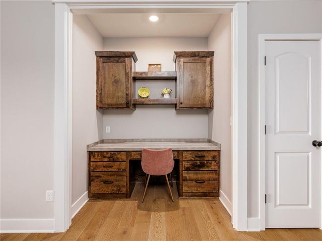 1100 NE Goshen Court, Lee's Summit, MO 64064