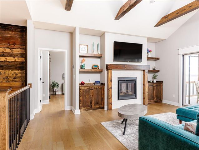 1100 NE Goshen Court, Lee's Summit, MO 64064