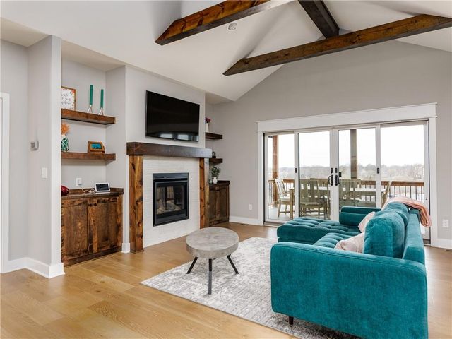 1100 NE Goshen Court, Lee's Summit, MO 64064