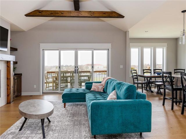 1100 NE Goshen Court, Lee's Summit, MO 64064