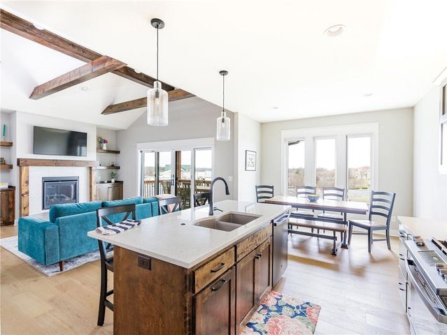 1100 NE Goshen Court, Lee's Summit, MO 64064