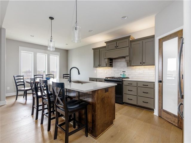 1100 NE Goshen Court, Lee's Summit, MO 64064