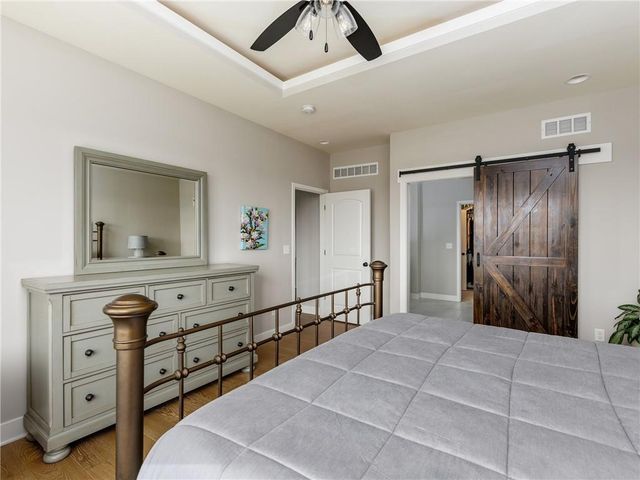 1100 NE Goshen Court, Lee's Summit, MO 64064