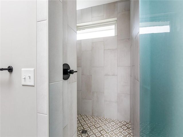 1100 NE Goshen Court, Lee's Summit, MO 64064