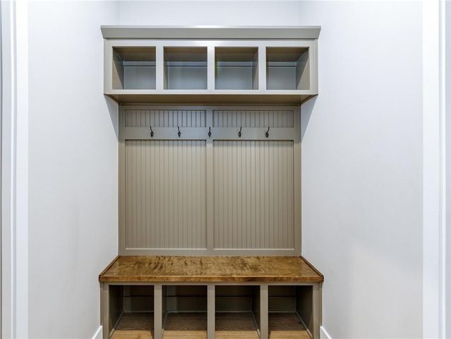 1100 NE Goshen Court, Lee's Summit, MO 64064