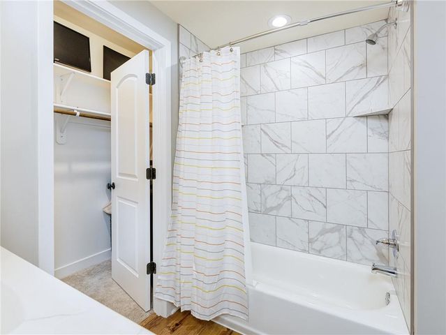 1100 NE Goshen Court, Lee's Summit, MO 64064