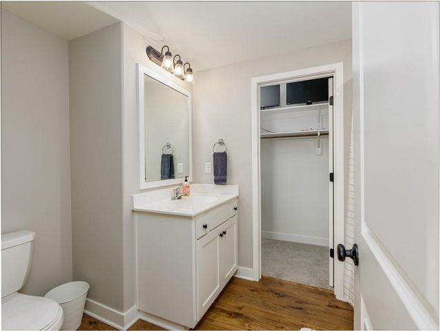 1100 NE Goshen Court, Lee's Summit, MO 64064