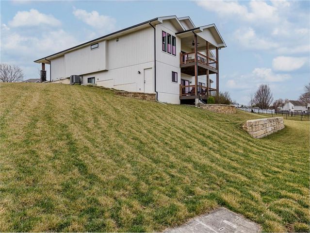 1100 NE Goshen Court, Lee's Summit, MO 64064