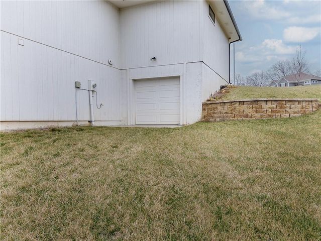 1100 NE Goshen Court, Lee's Summit, MO 64064