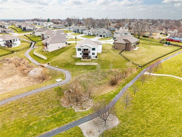 1100 NE Goshen Court, Lee's Summit, MO 64064