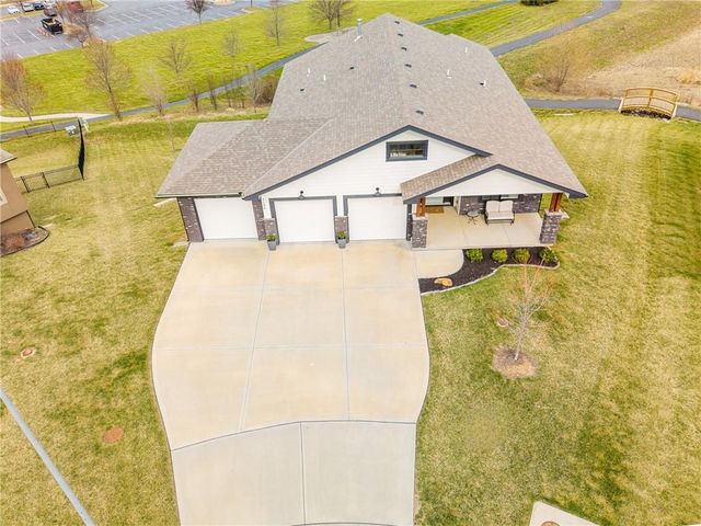 1100 NE Goshen Court, Lee's Summit, MO 64064
