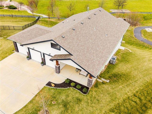 1100 NE Goshen Court, Lee's Summit, MO 64064