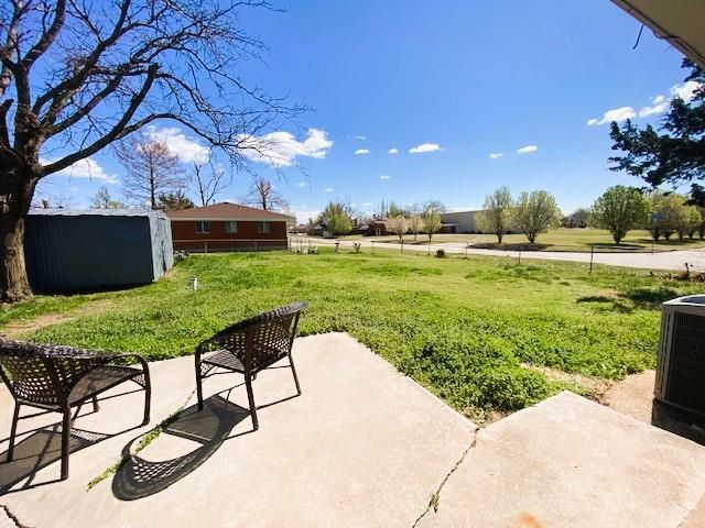 1100 ELMHURST Drive, Moore, OK 73160