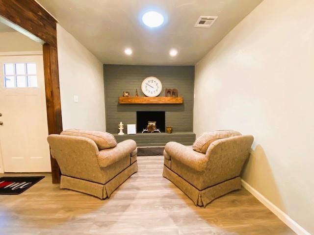 1100 ELMHURST Drive, Moore, OK 73160