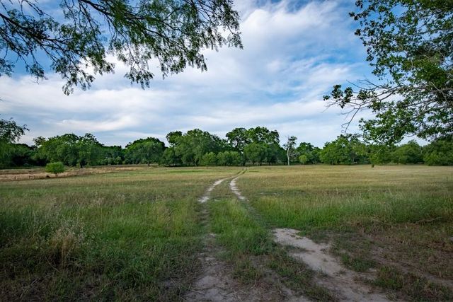 110 Rustic River RD, Martindale, TX 78655