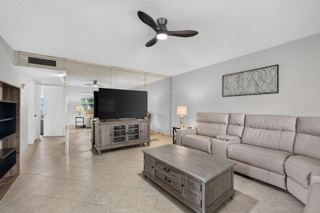 942 Normandy T Trail 942, Delray Beach, FL 33484