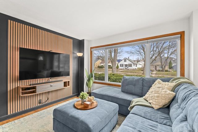 2853 N 87th STREET, Milwaukee, WI 53222