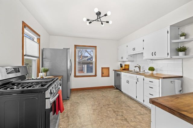 2853 N 87th STREET, Milwaukee, WI 53222