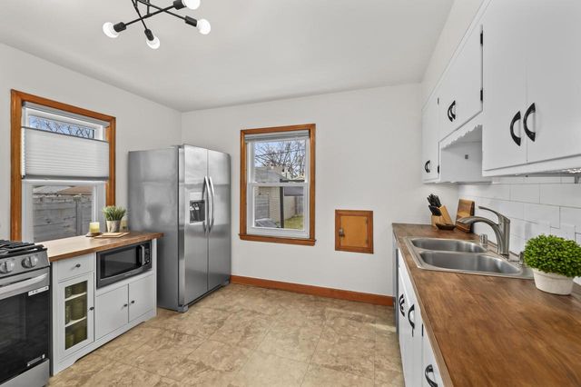 2853 N 87th STREET, Milwaukee, WI 53222