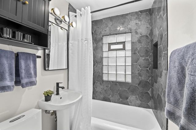 2853 N 87th STREET, Milwaukee, WI 53222