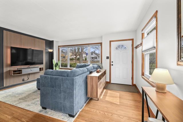 2853 N 87th STREET, Milwaukee, WI 53222