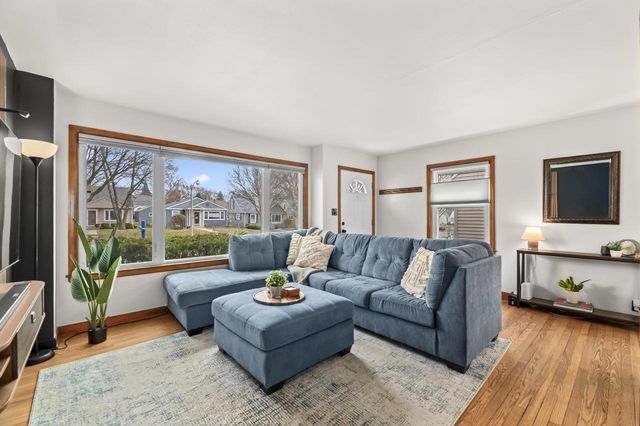 2853 N 87th STREET, Milwaukee, WI 53222