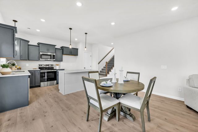 301 Wesson Dr, Clarksville, TN 37043