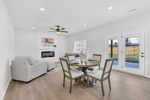 301 Wesson Dr, Clarksville, TN 37043