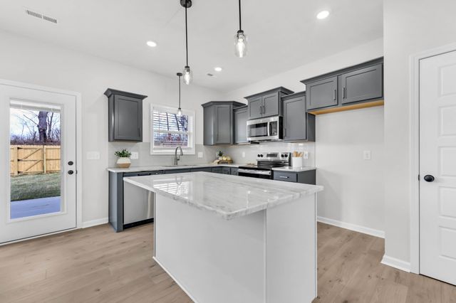 301 Wesson Dr, Clarksville, TN 37043