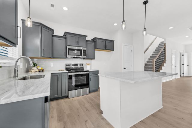 301 Wesson Dr, Clarksville, TN 37043