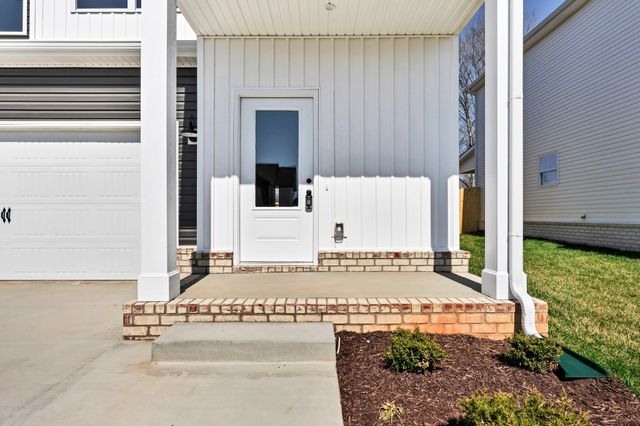 301 Wesson Dr, Clarksville, TN 37043