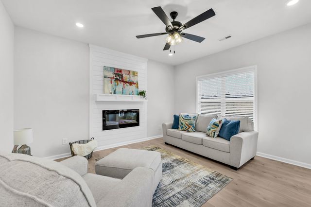 301 Wesson Dr, Clarksville, TN 37043