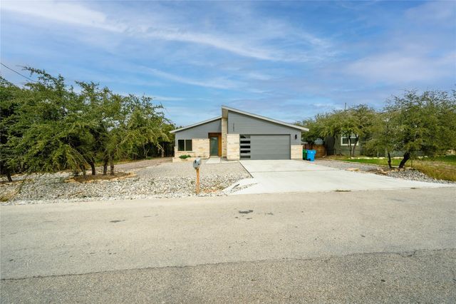 21802 Surrey LN, Lago Vista, TX 78645